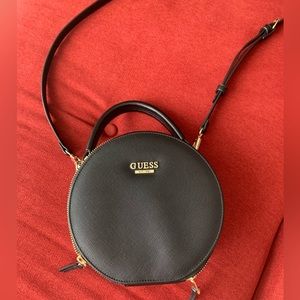 BNWOT Circle Guess Crossbody